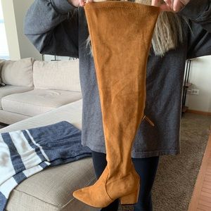 BRAND NEW! Size 7 boots